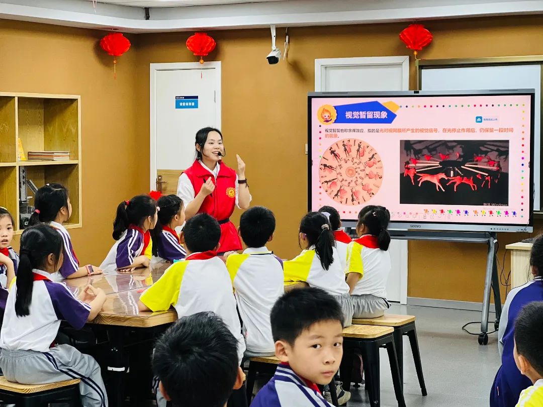馆校合作|“旋转的科学”绽放童真色彩