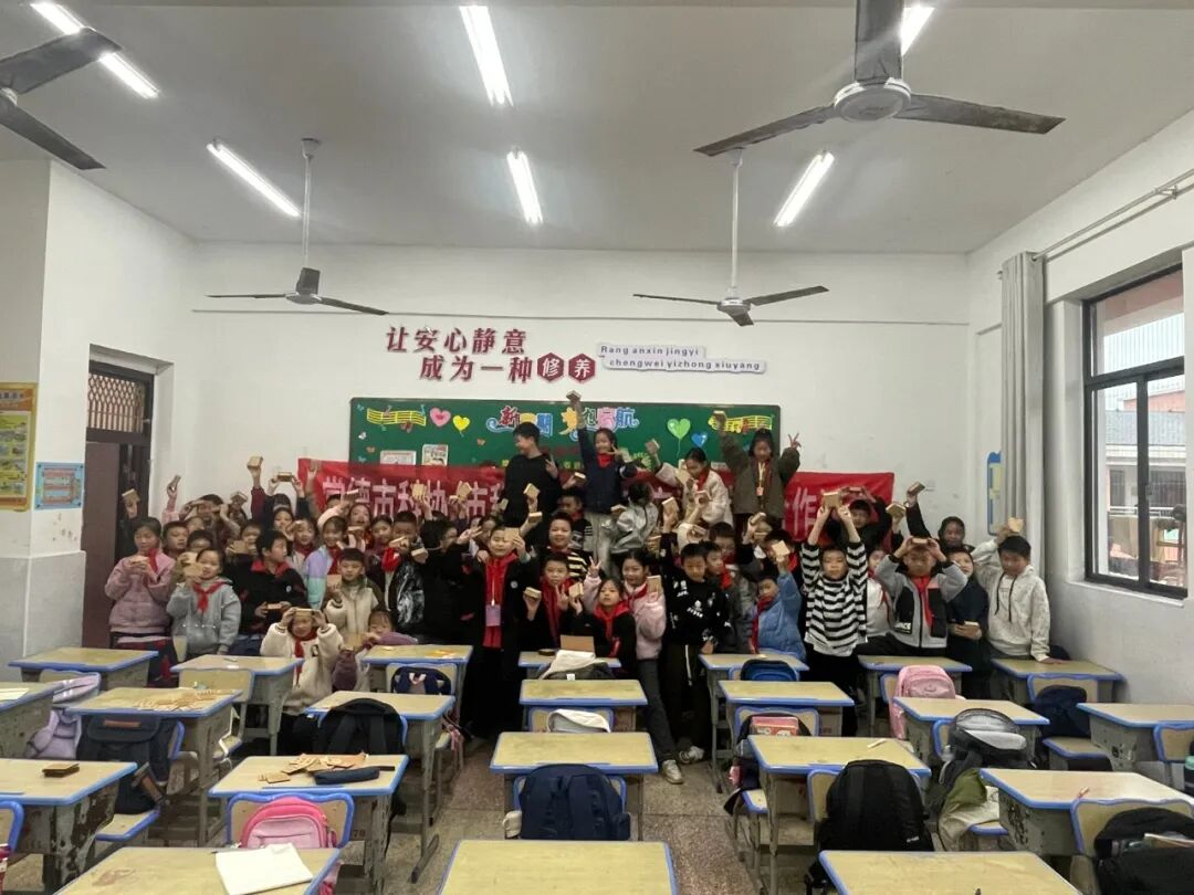 数字魔法进校园 二进制里探乾坤常德市科技馆“探客空间”走进永安小学